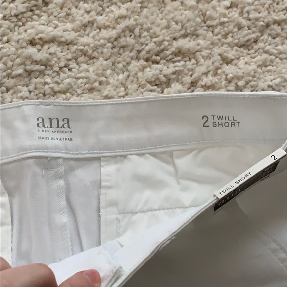 BRAND NEW! White shorts with 7” inseam - Picture 2 of 3